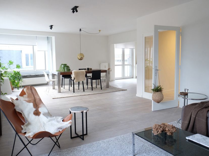 Ruim gerenoveerd appartement (ca. 125m²) met 2 slaapkamers pal in het centrum van Duffel&lt;br /&gt;
Algemeen:&lt;br /&gt;
- Pal in het centrum van Duffel met sch