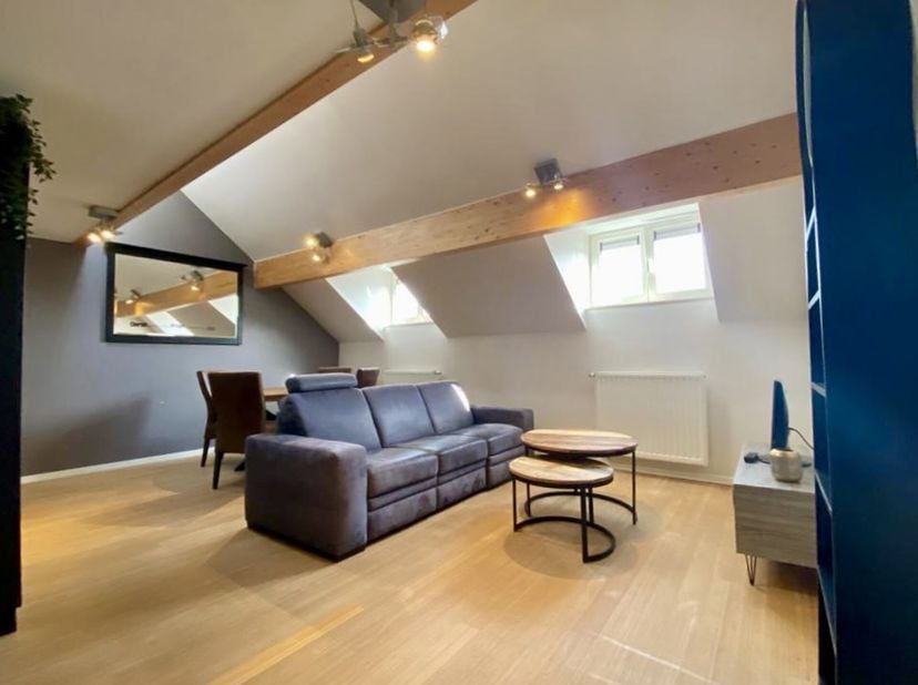 Prachtig Gemeubeld Duplexappartement met 1 Slaapkamer  Europese Wijk / Flagey&lt;br /&gt;
Gelegen in een rustige, weinig bereden straat, op wandelafstand va