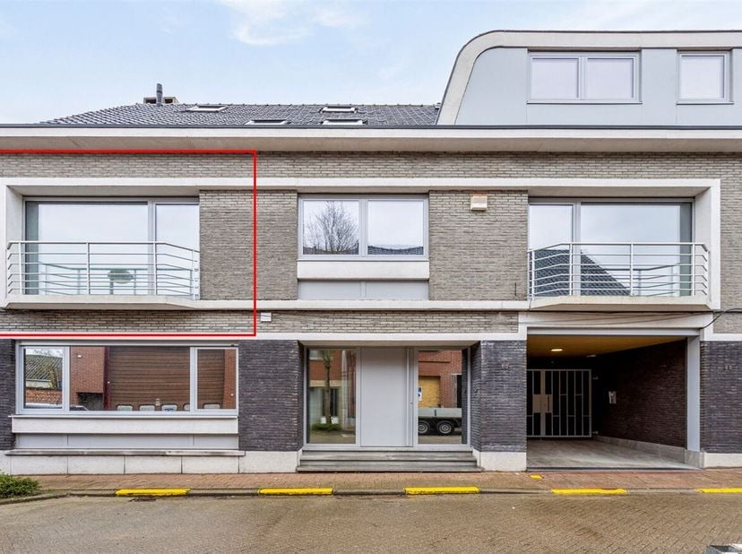 TRENDY EN LUXEUES APPARTEMENT (102m²) MET 2 SLAAPKAMERS, TERRAS, PRIVE AUTOSTAANPLAATS EN LAADPAAL&lt;br /&gt;
Indeling: &lt;br /&gt;
(0) inkomhal en gastentoilet