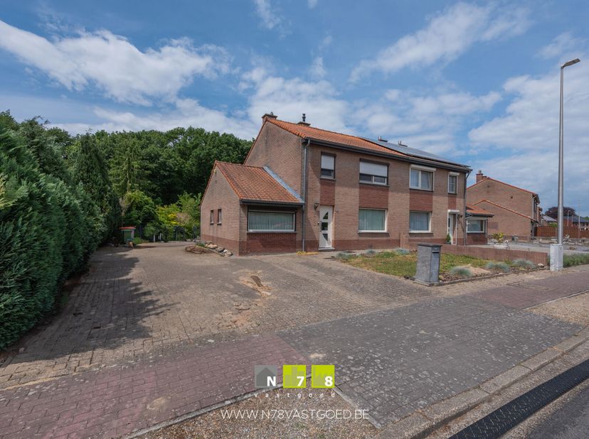 HALFVRIJSTAANDE WONING MET 3 SLAAPKAMERS OP EEN PERCEEL VAN 8A66CA TE ROTEM&lt;br /&gt;
TROEVEN&lt;br /&gt;
- Rustige ligging.&lt;br /&gt;
- Goede verbinding met omligg