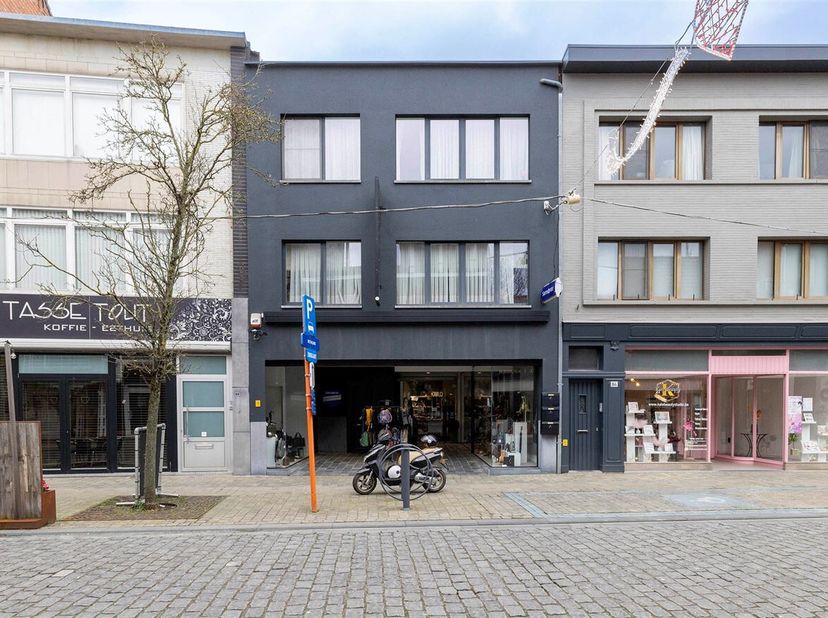 Commercieel handelsgelijkvloers in centrum Herentals&lt;br /&gt;
Gelegen pal in het centrum van Herentals, op een boogscheut van de Grote Markt en het stati