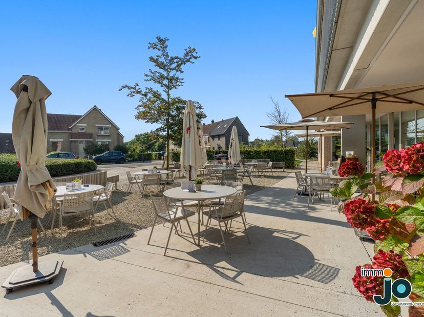 Au cœur du quartier calme d&#039;Oostduinkerke, à deux pas du centre, se trouve ce superbe appartement d&#039;assistance, fini avec des matériaux de haute quali