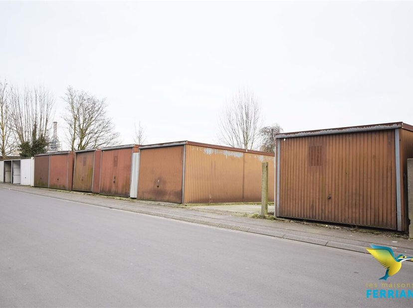 Renseignements et visites au 0473/951.753&lt;br /&gt;
Rare opportunité ! Ensemble de garages à forte demande !&lt;br /&gt;
Ensemble de 5 garages posés sur 6 parce