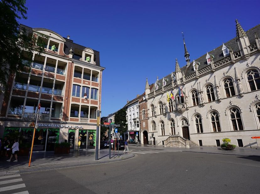 Wonen in het hart van de stad, met uitzicht op alles wat leeft  en toch helemaal je eigen plek!&lt;br /&gt;
Geniet dagdagelijks van een prachtig zicht op de