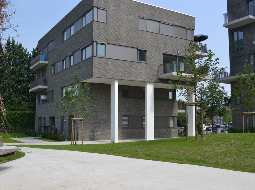 Recent appartement van 76 m² op een top locatie in Gullegem.&lt;br /&gt;
U geniet als bewoner van dit schitterende appartement, opgetrokken met de fijnste t