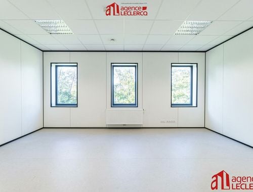                                         Bureaux à louer à Tournai, € 400
