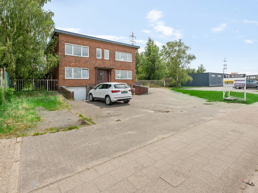 Woning / opbrengstpand met commerciële ligging langs de A12.&lt;br /&gt;
Perceel met diverse mogelijkheden.&lt;br /&gt;
Pand is momenteel verhuurd aan correct bet