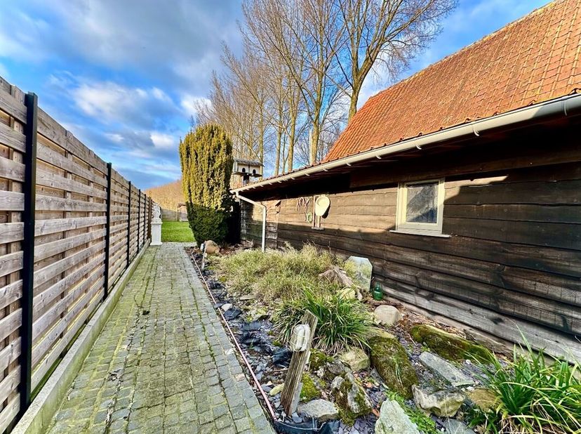 PROPRIÉTÉ UNIQUE EN SON GENRE À VENDRE !&lt;br /&gt;
Vous avez toujours rêvé de vivre dans les gavers ? Alors c&#039;est votre chance !!!&lt;br /&gt;
Aménagement : hal