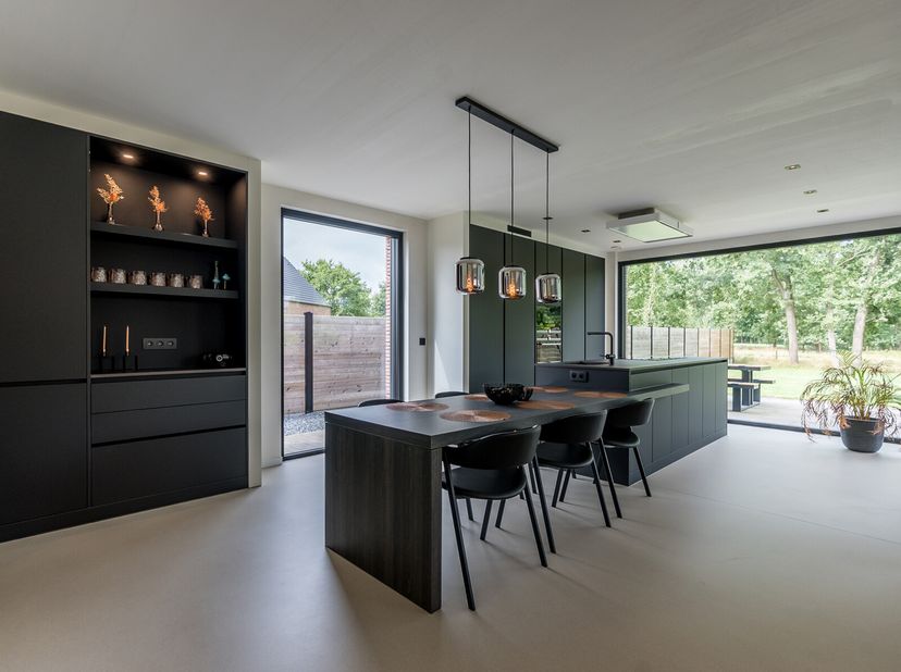 Ben je op zoek naar een instapklaar, energiezuinig nieuwbouwwoning met een doordachte indeling? Dan is dit jouw kans!&lt;br /&gt;
Deze eigentijdse woning co