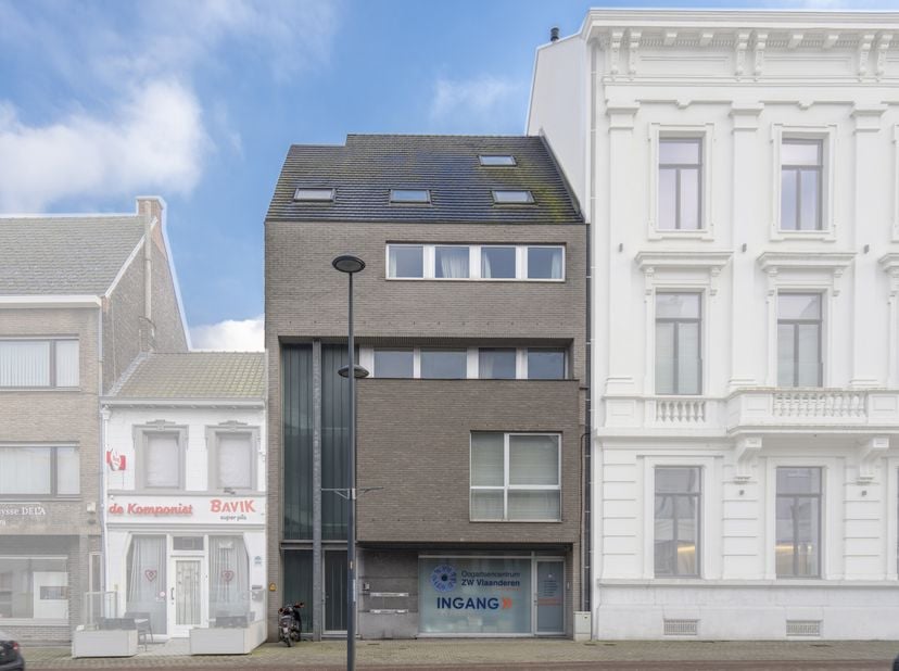 Opbrengsteigendom in Harelbeke, bestaande uit 5 appartementen. Optionele aankoop mogelijk van 5 garageboxen. &lt;br /&gt;
Algemeen:&lt;br /&gt;
- Alle appartement