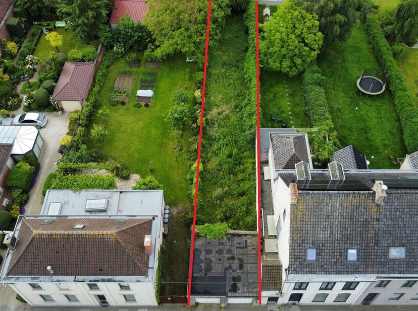 Terrain à bâtir de 570m² avec garages situé sur la rue principale de Dottignies.&lt;br /&gt;
Largeur terrain: 6M- Longueur terrain: 95M &lt;br /&gt;
Pour plus d&#039;i