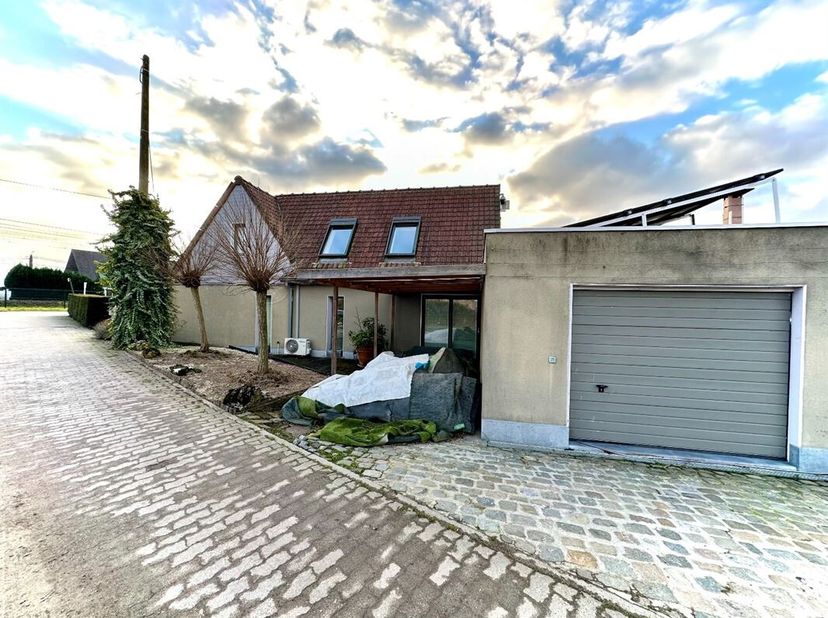 UNIEK GELEGEN WONING TE KOOP! &lt;br /&gt;
Altijd al gedroomd om in de gavers te wonen? Dan is dit u kans!!&lt;br /&gt;
Indeling: inkomhal, living, douchekamer, k