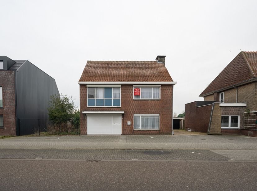 LOT 1: TE RENOVEREN WONING &lt;br /&gt;
 &lt;br /&gt;
Te renoveren woning (OB) te Bocholt (Kaulille), Kaulillerdorp 11, sectie B nummer 0342/H/6 P0000, 8a33ca, bo