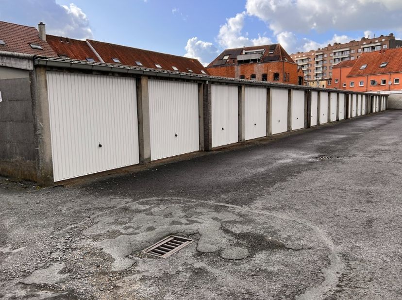 Garage à vendre
                    à 9000 Gent