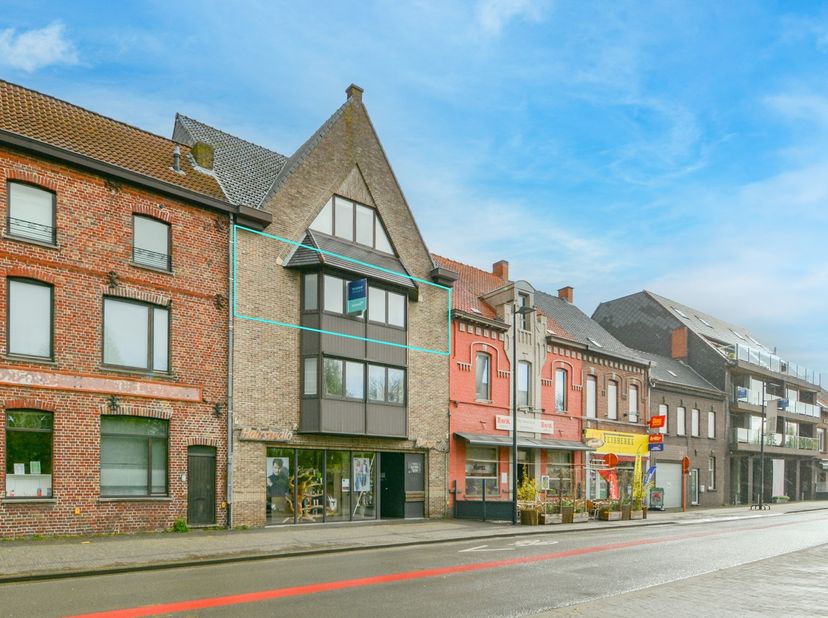 Ontdek dit zeer centraal gelegen, goed onderhouden appartement op de tweede verdieping van de kleinschalige residentie &quot;Kasteelzicht&quot;, aan de markt va