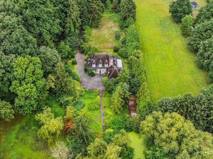 STATIG WONEN IN EEN OASE VAN GROEN EN RUST&lt;br /&gt;
Droomt u van een karaktervolle woning te midden van de natuur, in een bosrijke omgeving, absolute pri