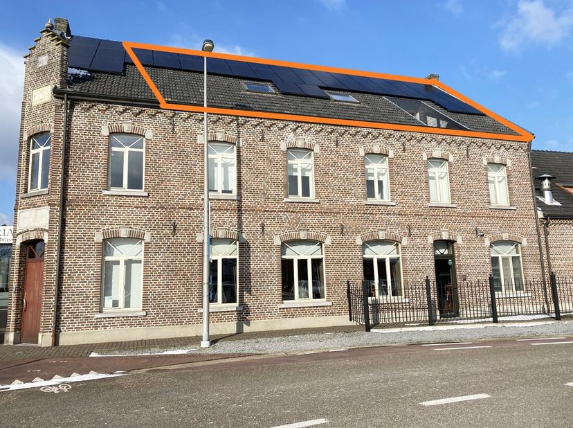 Gunstig gelegen kantoorruimte te Heusden-Zolder met sanitaire voorzieningen.&lt;br /&gt;
Dit handelspand heeft een oppervlakte van +/- 110m² en heeft meerde