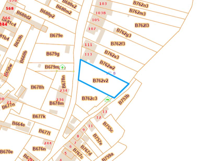 Découvrez ce terrain de 727 m², idéalement situé dans un environnement calme.&lt;br /&gt;
Niché en hauteur, il offre une vue dégagée et un cadre paisible, p
