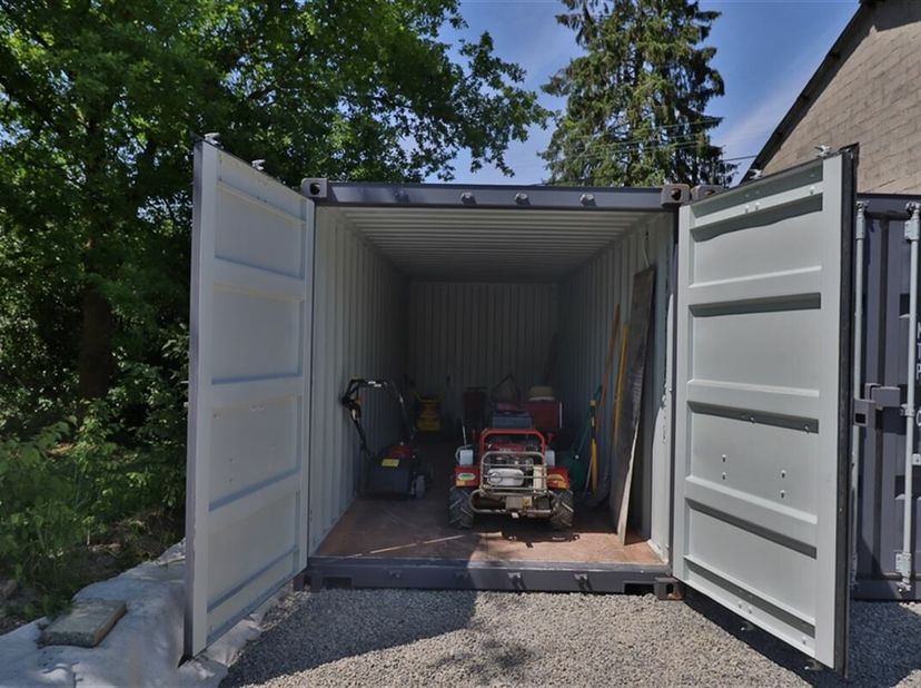 MCA immobilier Marche tél. 084/31.40.60 vous propose un container maritime 20 pieds . Facile d&#039;accès , sécurité assurée.  Plus d&#039;infos au 084.31.40.60