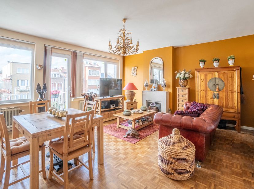 *** OPTION - DANS L&#039;ATTENTE DE LA SIGNATURE DU COMPROMIS ***  Cet appartement est idéalement situé, proche de tous les commerces et facilités. C&#039;est u