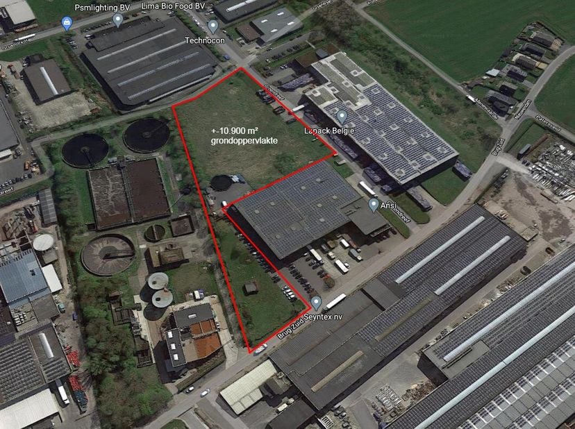 Nieuw te bouwen industriële hal/productieruimte (+-4.500 m²) met kantoren (+-500 m²) nabij E40 op de as Gent-Brugge. Het betreft een op maat te huren