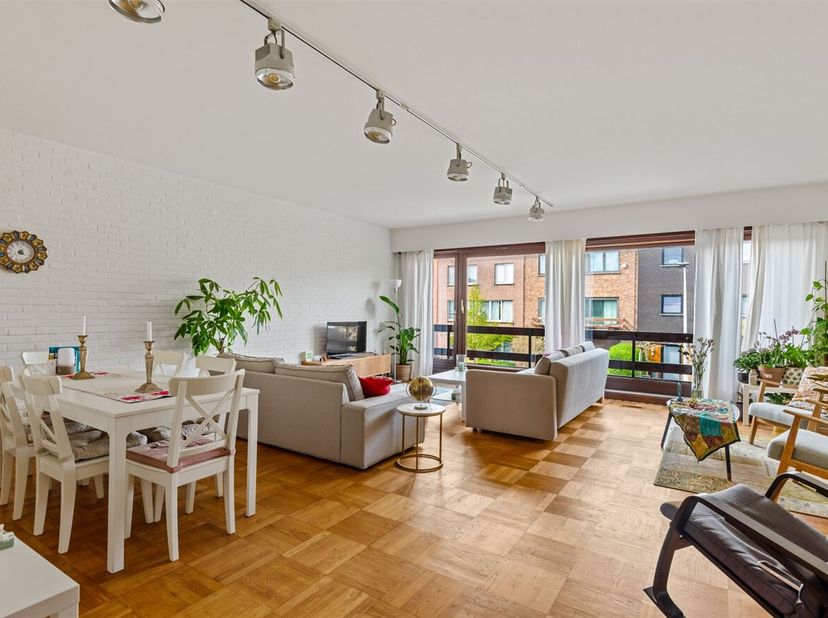 Instapklare woning met tuin op toplocatie in Aartselaar&lt;br /&gt;
Deze woning is rustig gelegen in een aangename straat nabij het centrum van Aartselaar,