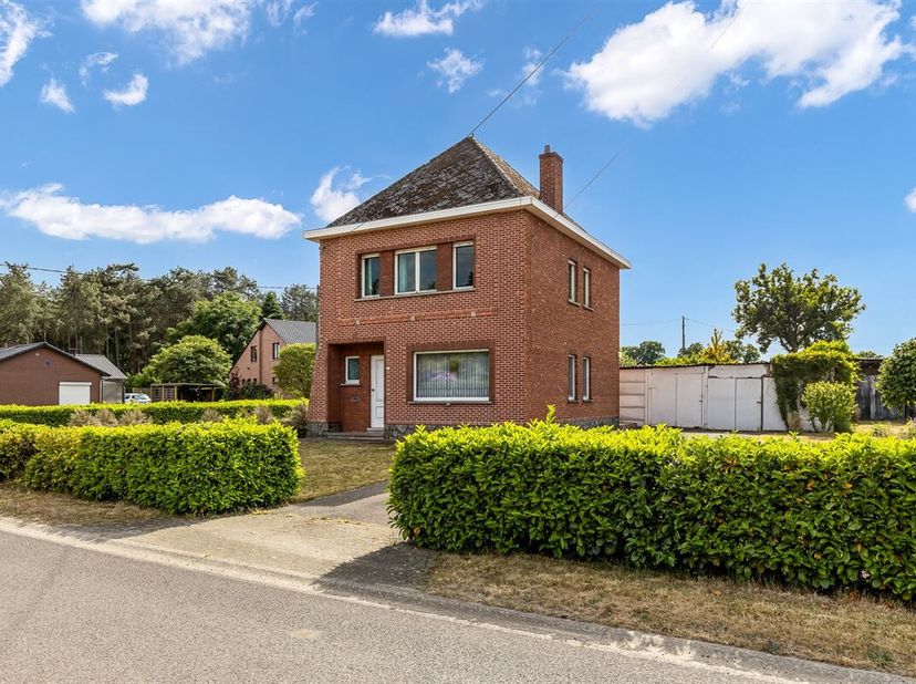 Open bebouwing van 162m² met renovatiepotentieel en grote tuin van 12a14 te Tessenderlo.&lt;br /&gt;
Belangrijkste troeven:&lt;br /&gt;
- Heel rustig gelegen&lt;br /