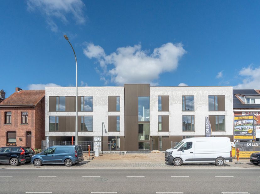 Residentie Souverein is een kleinschalig nieuwbouwproject bestaande uit 7 ruime en lichte luxeappartementen, 8 ondergrondse garageboxen en bergingen e