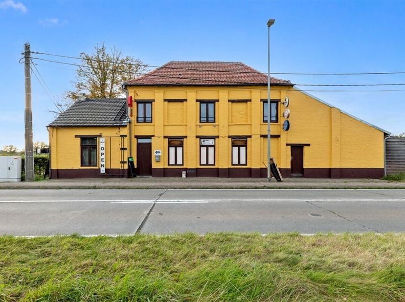 HANDELSHUIS MET VEEL POTENTIEEL IN DIEST&lt;br /&gt;
Ontdek dit veelzijdige handelshuis in Diest, momenteel in gebruik als een sfeervol café met woonst, en
