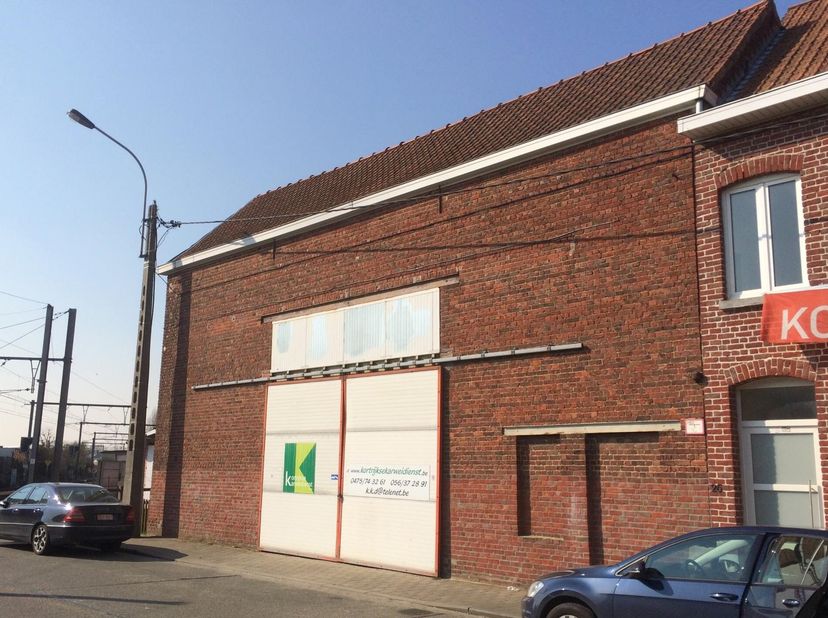 Magazijnruimte nabij centrum van Kortrijk/Heule/Bissegem alsook vlotte bereikbaarheid.&lt;br /&gt;
Een totaal oppervlak van 332m². Ideaal voor opslag van go