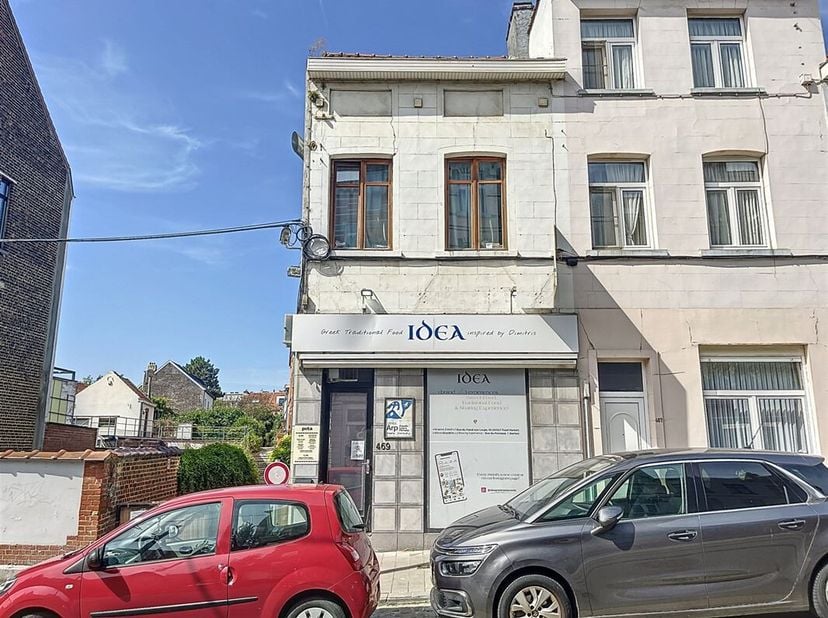 Ch. d&#039;Alsemberg / Place Vanderkindere - Immeuble de rapport mixte +/-180m² aménagé en 3 unités ; RDC: Local commercial +/-80m² avec cave. 1er étage: A