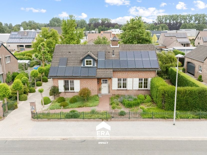 [[ DIT PAND NEEMT DEEL AAN DE ERA OPEN HUIZEN DAG OP 14/6 VAN 14:30 TOT 15:30 ]] Deze ruime gezinswoning in Beek (Bree) ligt in een rustige woonbuurt