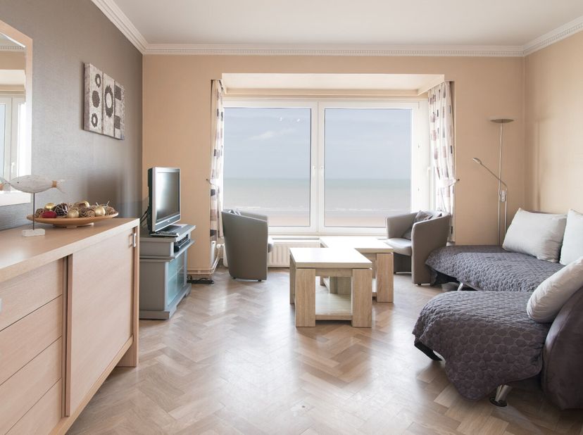 Appartement idéalement situé sur la digue de Middelkerke, à proximité du nouveau Casino Silt.&lt;br /&gt;
Salon avec magnifique vue sur la mer depuis la log