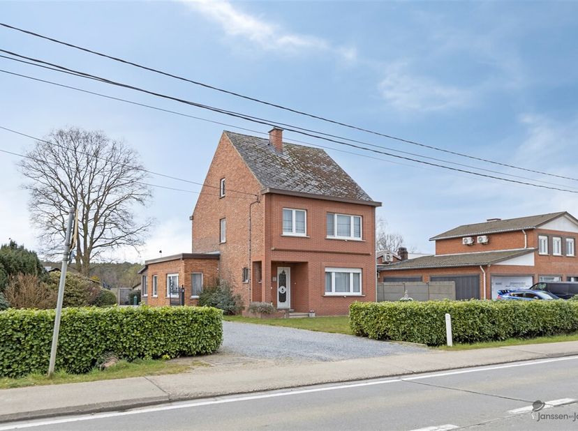 Maison individuelle spacieuse avec unité d&#039;habitation supplémentaire&lt;br /&gt;
Cette spacieuse maison unifamiliale avec une unité d&#039;habitation supplémenta