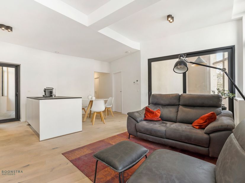 Op een uitstekende locatie in het centrum van Duffel bevindt zich dit energiezuinig appartement met twee slaapkamers. Het appartement bevindt zich nab