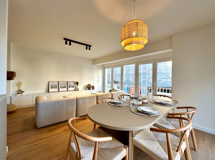 OPEN HUIS op zaterdag 26.04 van 10u tot 11u. Vrije Toegang!Koksijde : Op zoek naar een instapklaar appartement aan zee? Dit recent en smaakvol gerenov