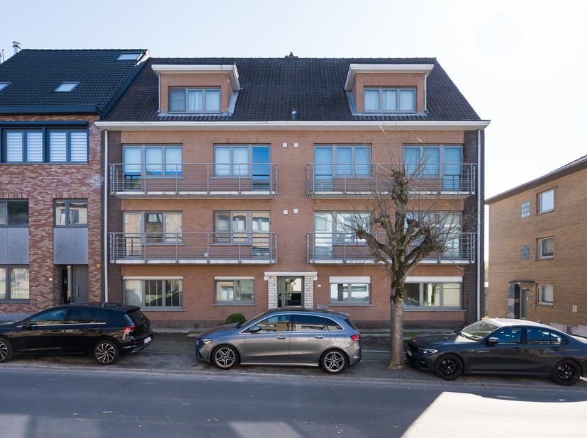 GRIMBERGEN, parfaitement situé proche de facilités, très bel APPARTEMENT (2ch/1sdb) avec GARAGE. Situé au 2ème étage d&#039;une petite copropriété sans asc