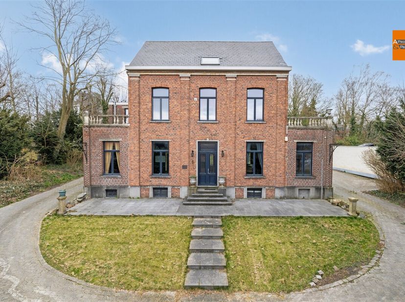 Ruim herenhuis met 6/7 slaapkamers en 2 kantoren op een prachtig perceel van meer dan 17 are in Machelen.&lt;br /&gt;
De ruimte maakt het ideaal voor een gr