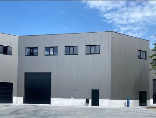                                         Commercieel Gebouw te huur in Beveren-Leie, € 3.474

