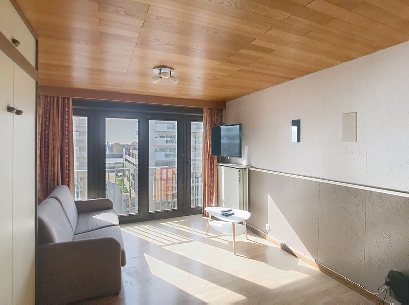 De snelste manier om een bezoek te brengen aan dit appartement? Vraag je bezoek aan via de rode knop op onze website (www.dewaele.com) en je wordt gec