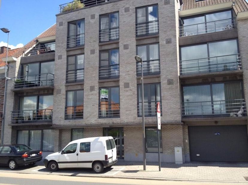 Garage te huur in het centrum van Avelgem rechtover het Atheneum.&lt;br /&gt;
Veilige garage gelegen achteraan de residentie Van Gogh.