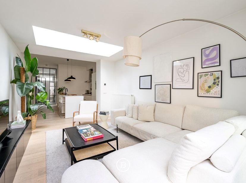 Cette charmante maison de ville est idéalement située dans un endroit calme et central du centre-ville.&lt;br /&gt;
Elle bénéficie d&#039;un emplacement paisible