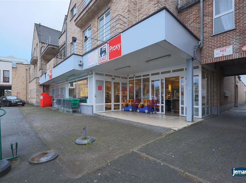 Bent u op zoek naar een unieke kans om een volledig ingerichte supermarkt over te nemen? Dan is deze voormalige Proxy Delhaize gelegen aan de Heirstra