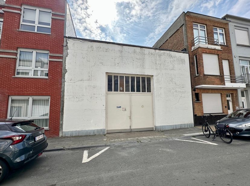 Garage à vendre
                    à 8420 Wenduine