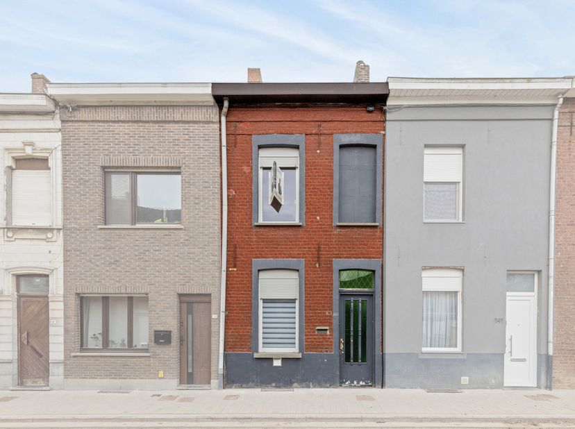 Knusse en gezellige rijwoning met tuin  Jouw warme thuis!&lt;br /&gt;
Ben je op zoek naar een gezellige en instapklare woning met een leuke tuin? Dan is dez