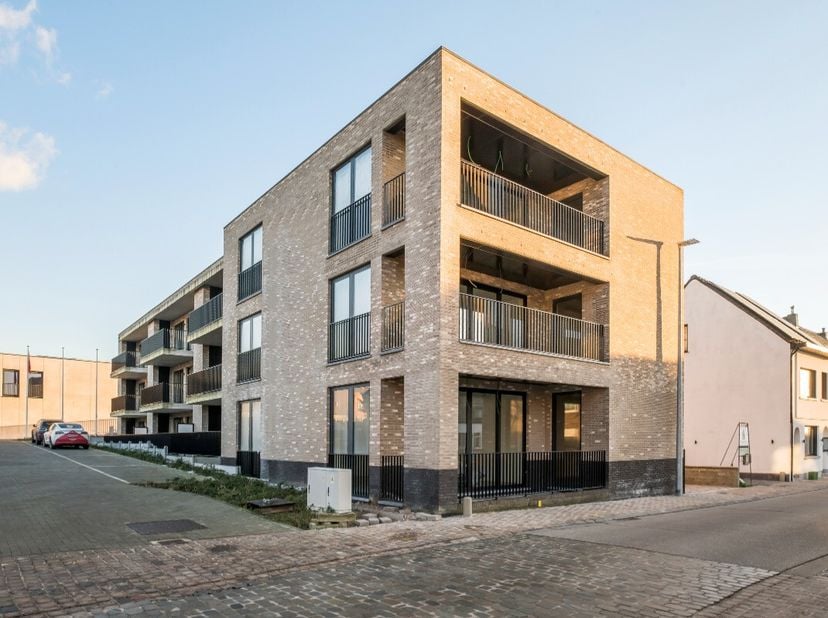 Investeer in de toekomst met dit uitzonderlijke opbrengsteigendom in Kruibeke, nabij Antwerpen. Dit nieuwbouwproject biedt niet alleen betaalbaar en m