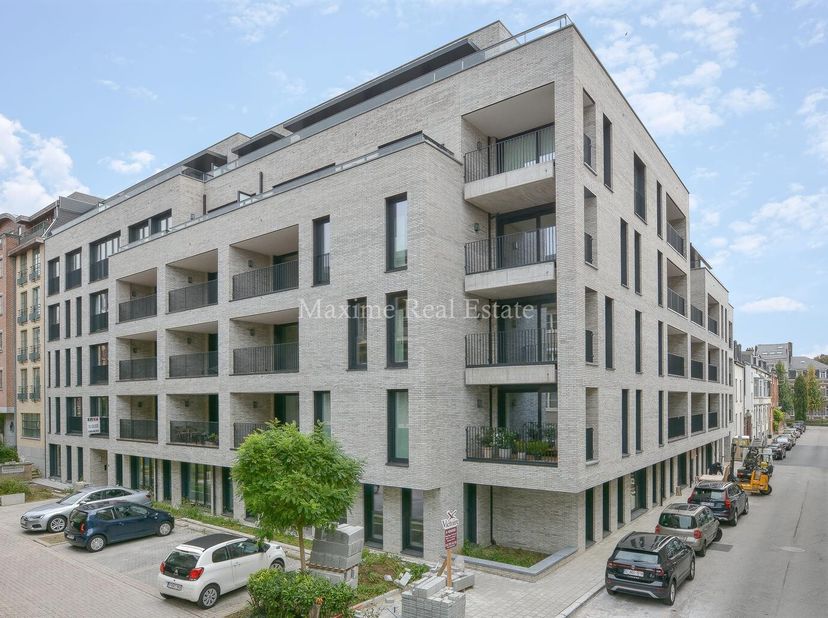 Maxime Real Estate vous propose un studio neuf entièrement meublé avec du mobilier design et contemporain.&lt;br /&gt;
Idéalement situé à proximité de Montg