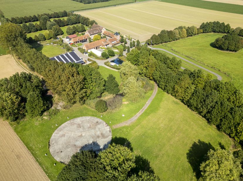 Prachtig gelegen hoeve op 7,8 hectare te koop in Celles. &lt;br /&gt;
Deze volledig gerenoveerde hoeve werd voorzien van diverse functies, zijnde:&lt;br /&gt;
- E