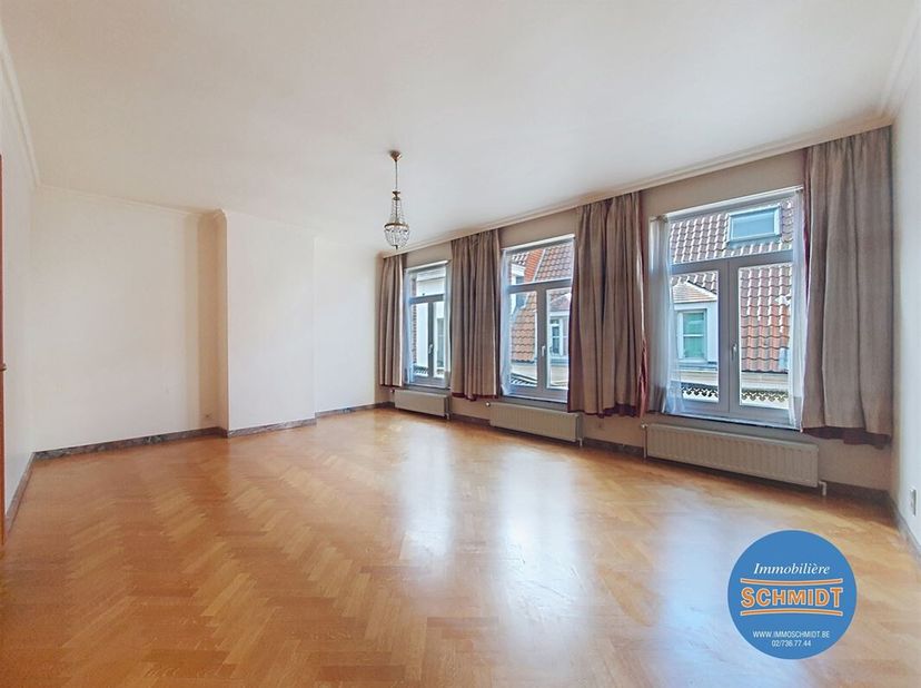 IMMOSCHMIDT (Ref.28847 ) - BRUSSEL (Zavel) - ONTVANGBAAR: Zeer mooie duplex van +/- 126m² ideaal gelegen in het historische centrum van Brussel, besta