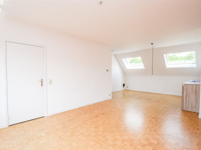 Uitstekend gelegen appartement in centrum Nieuwkerken met garage.&lt;br /&gt;
Dit betreft een appartement gelegen op een uitstekende locatie in centrum Nieu